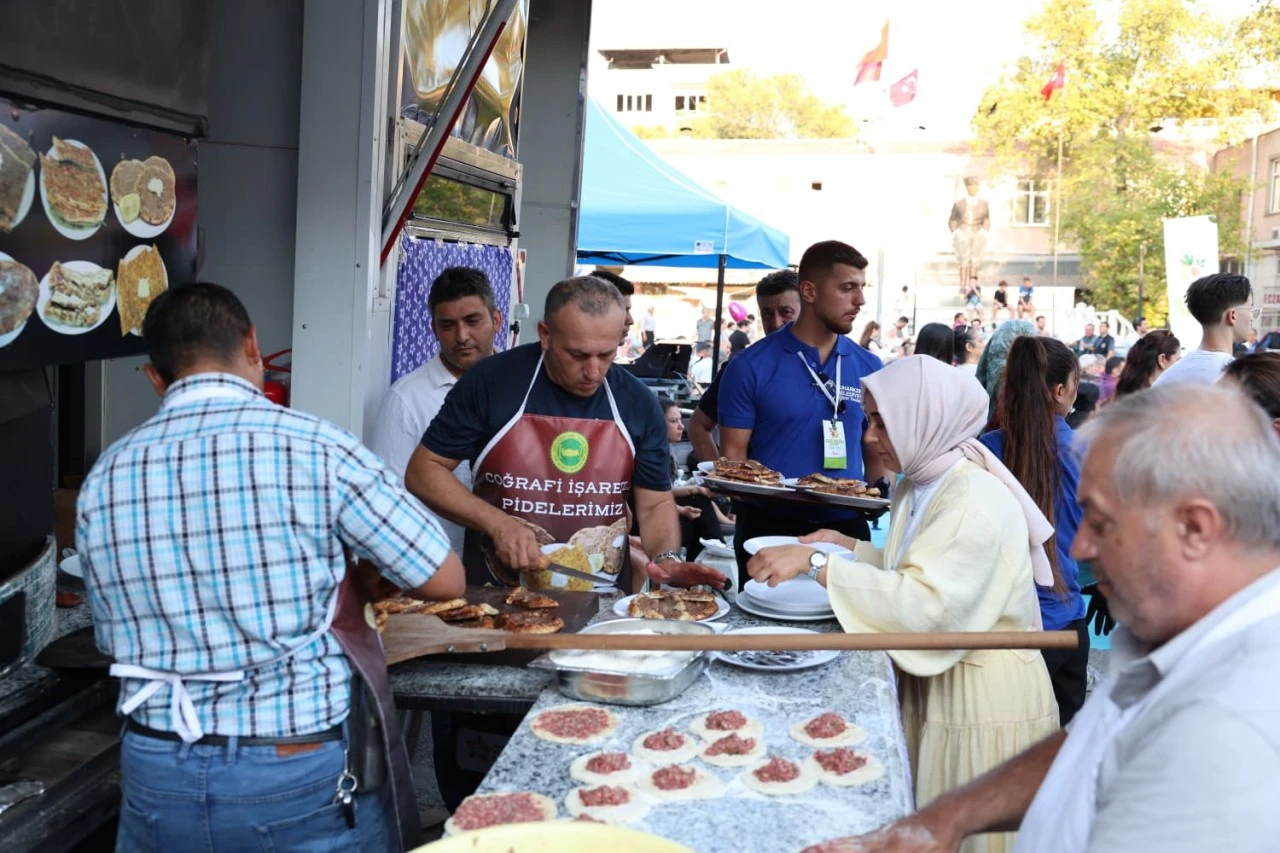 Nazilli’nin coğrafi işaretli lezzetleri Buharkent’te büyük ilgi gördü