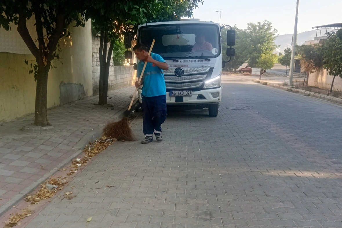 Efeler’de temizlik faaliyetleri aralıksız devam ediyor