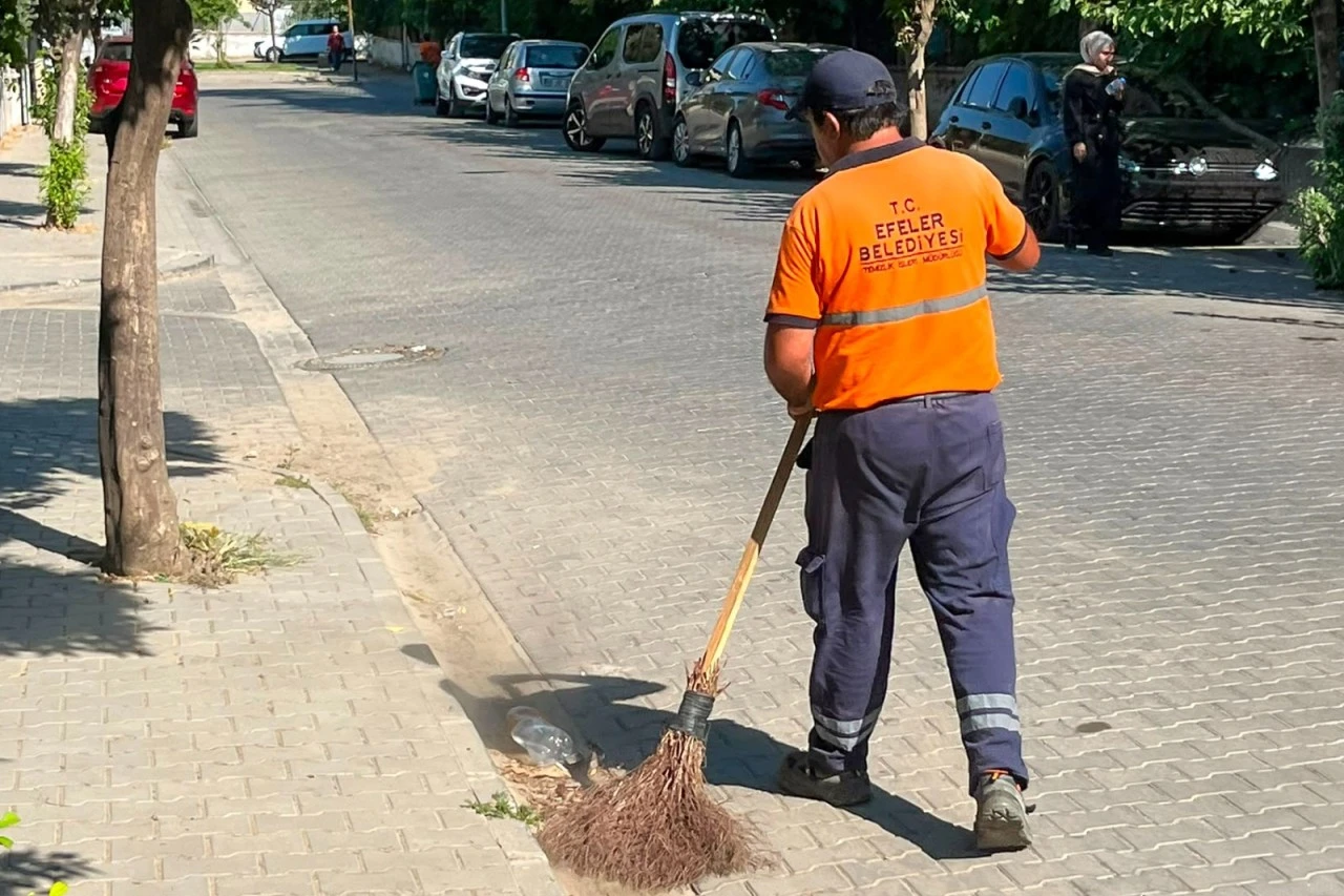Efeler’de temizlik faaliyetleri aralıksız devam ediyor