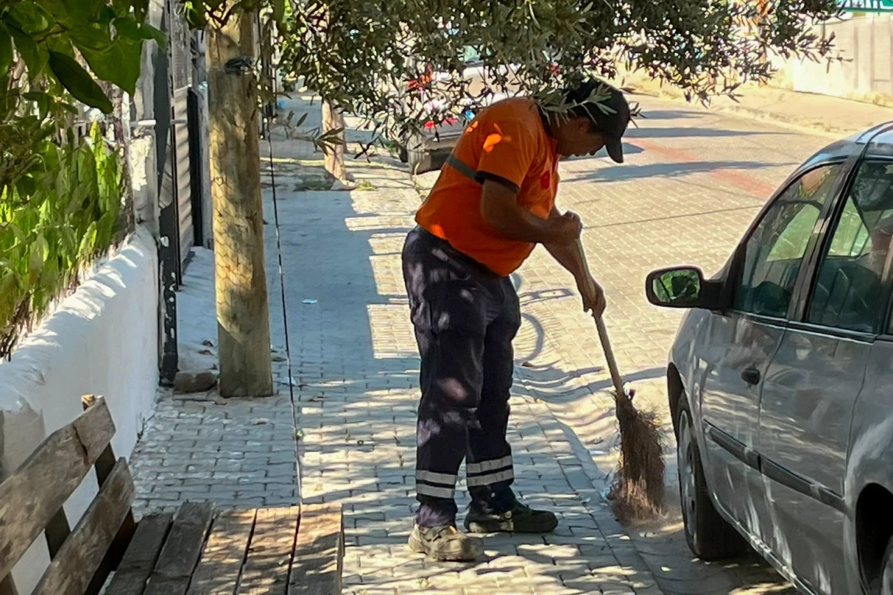 Efeler’de temizlik faaliyetleri aralıksız devam ediyor