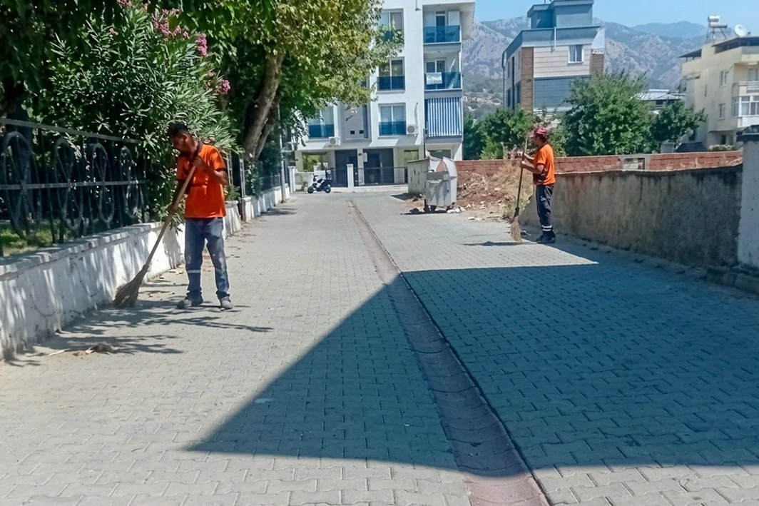 Efeler’de temizlik faaliyetleri aralıksız devam ediyor