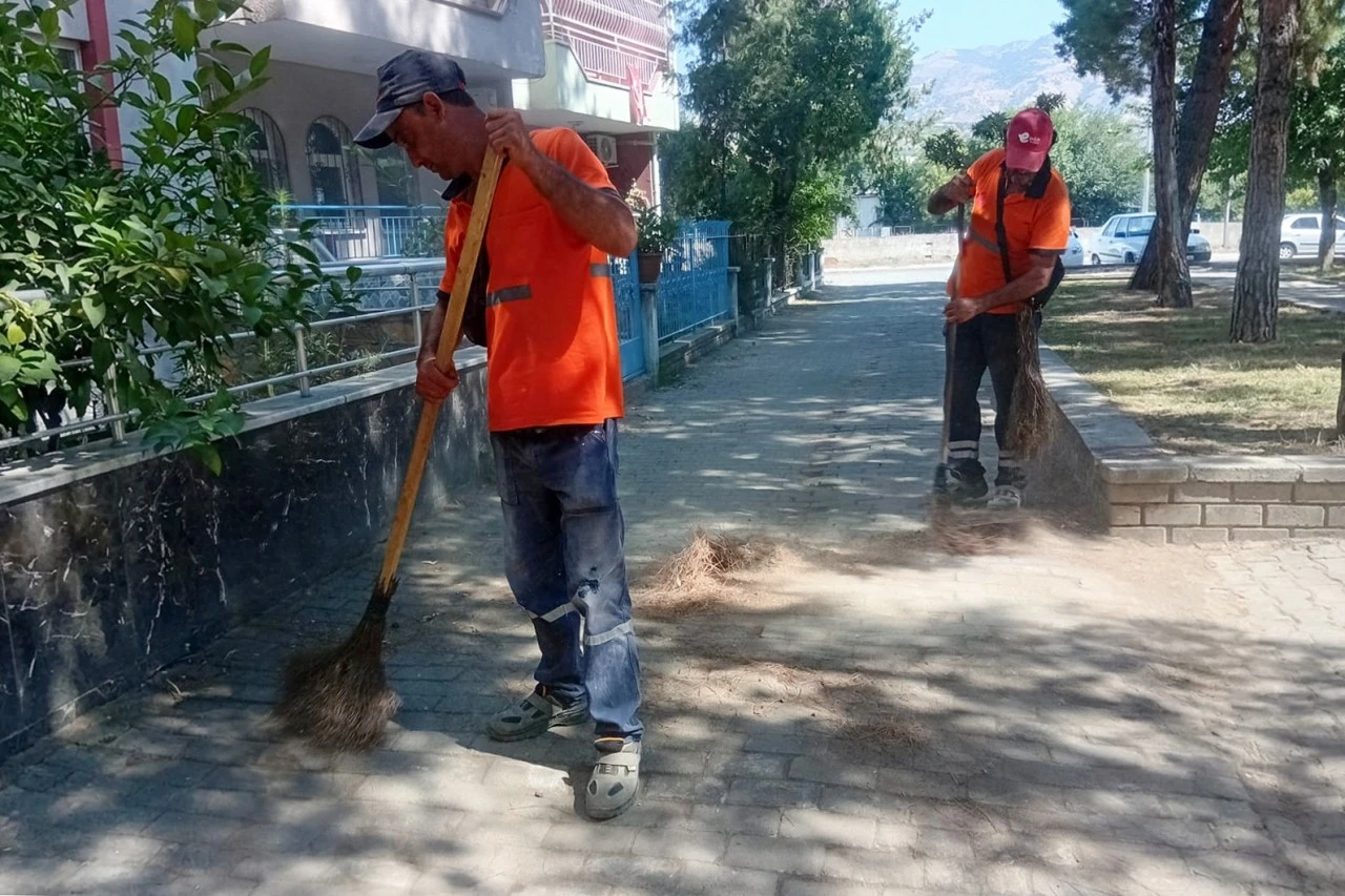 Efeler’de temizlik faaliyetleri aralıksız devam ediyor
