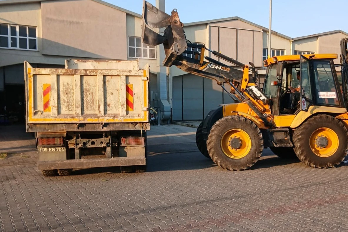 Efeler’de temizlik faaliyetleri aralıksız devam ediyor