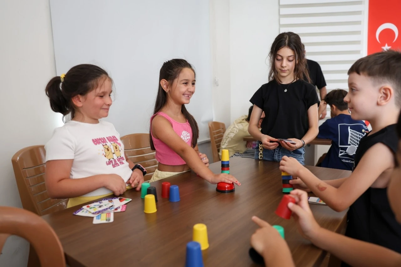 Efeler’in çocukları akıl oyunlarıyla geleceğe hazırlanıyor