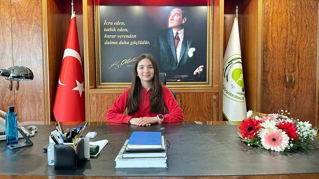 23 Nisan’da koltuğu devralan öğrenci Milli Eğitim Müdürü’nü terletti