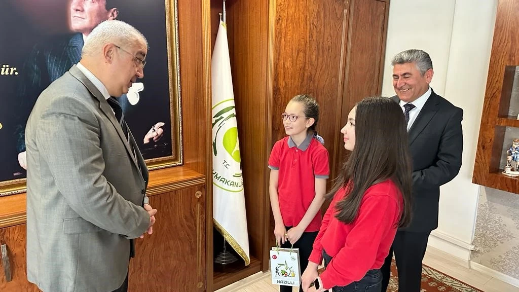 23 Nisan&rsquo;da koltuğu devralan &ouml;ğrenci Milli Eğitim M&uuml;d&uuml;r&uuml;&rsquo;n&uuml; terletti
