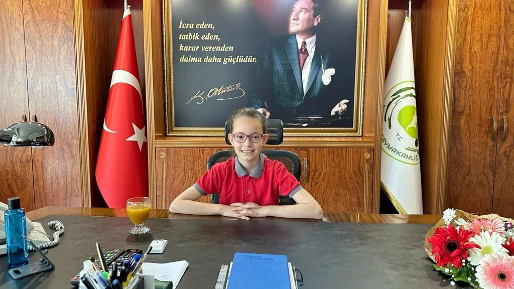 23 Nisan’da koltuğu devralan öğrenci Milli Eğitim Müdürü’nü terletti