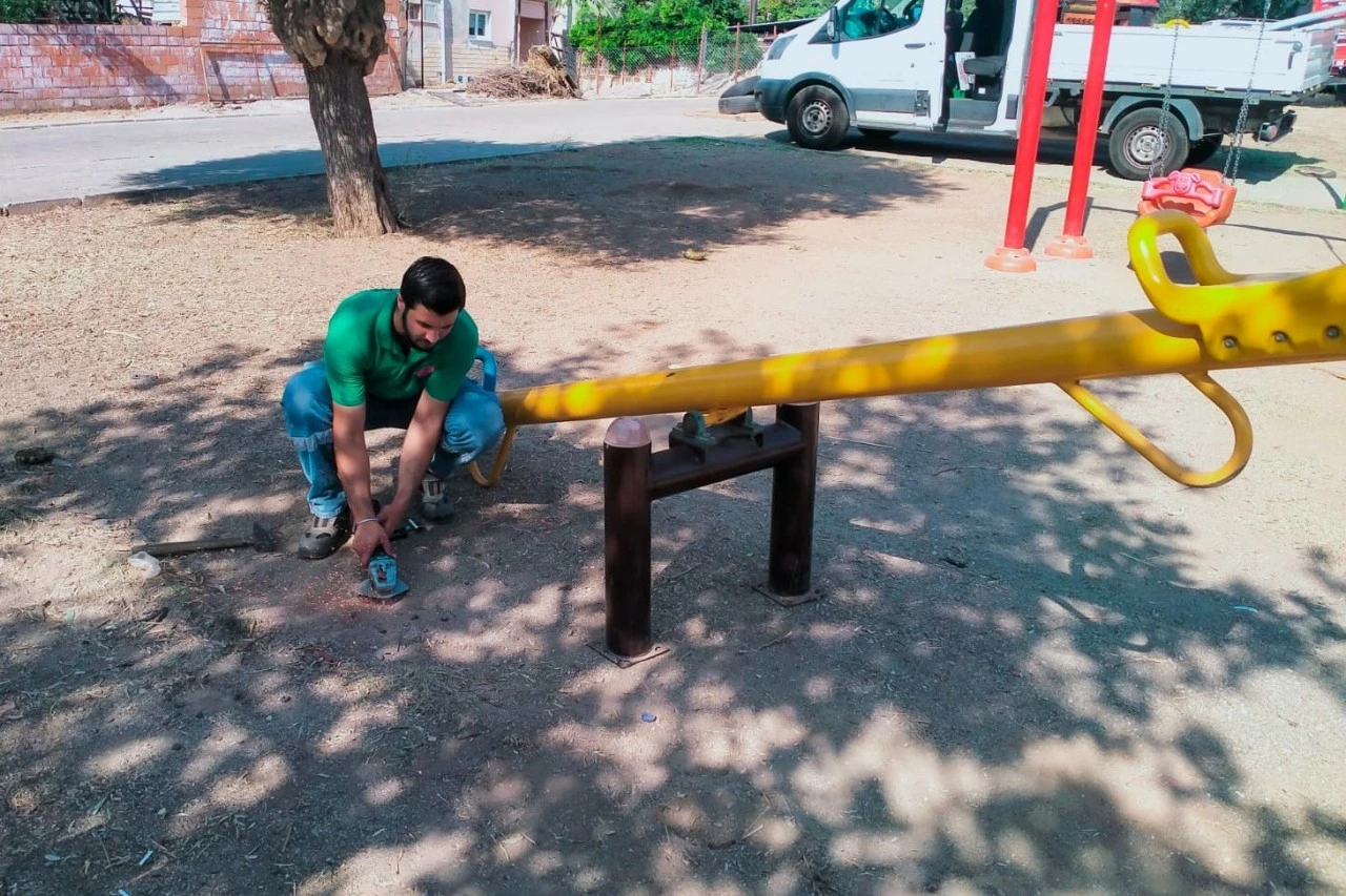 EFELER’İN ÇOCUK PARKLARINDA GÜVENLİK MESAİSİ