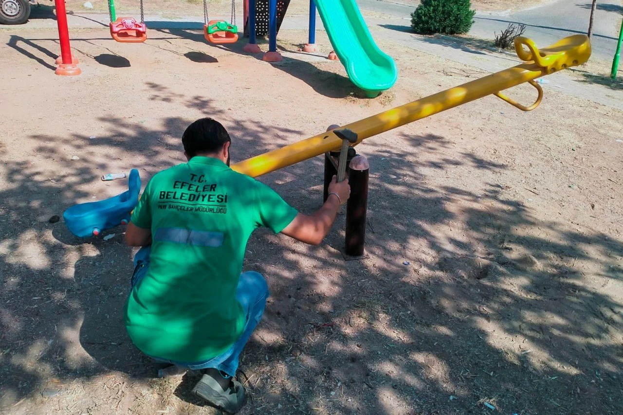 EFELER’İN ÇOCUK PARKLARINDA GÜVENLİK MESAİSİ