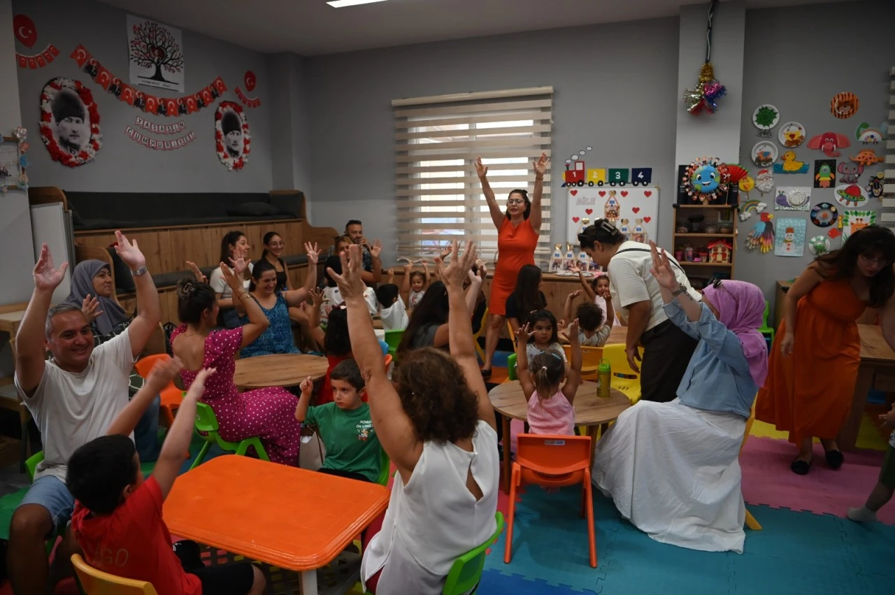 Anne Baba Çocuk Merkezi’nde minikler mezuniyet heyecanı yaşadı