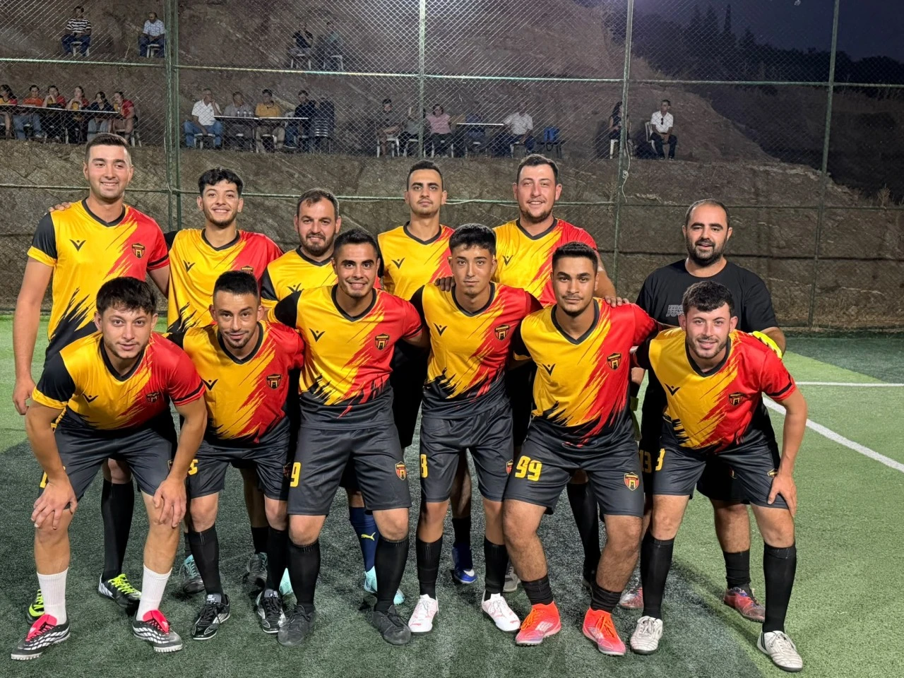 27 takım, 500 futbolcu Karacaören’de sahaya çıktı