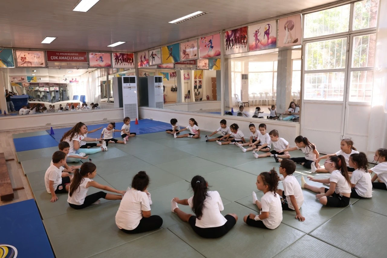 Efeler’de minikler jimnastikle güçleniyor