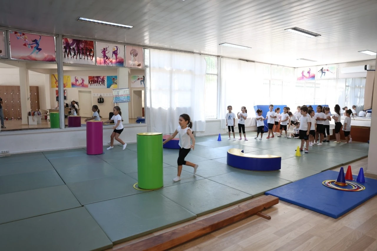 Efeler’de minikler jimnastikle güçleniyor