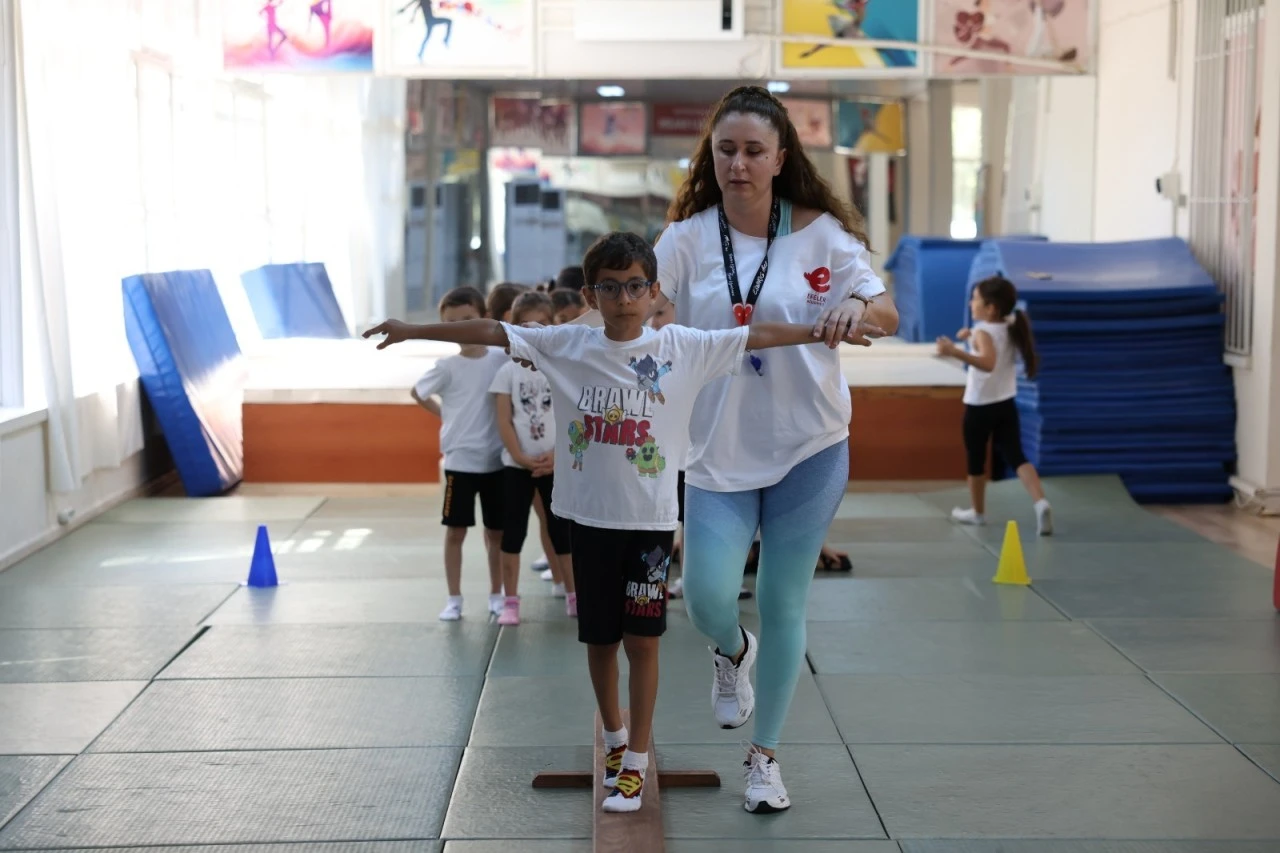 Efeler’de minikler jimnastikle güçleniyor