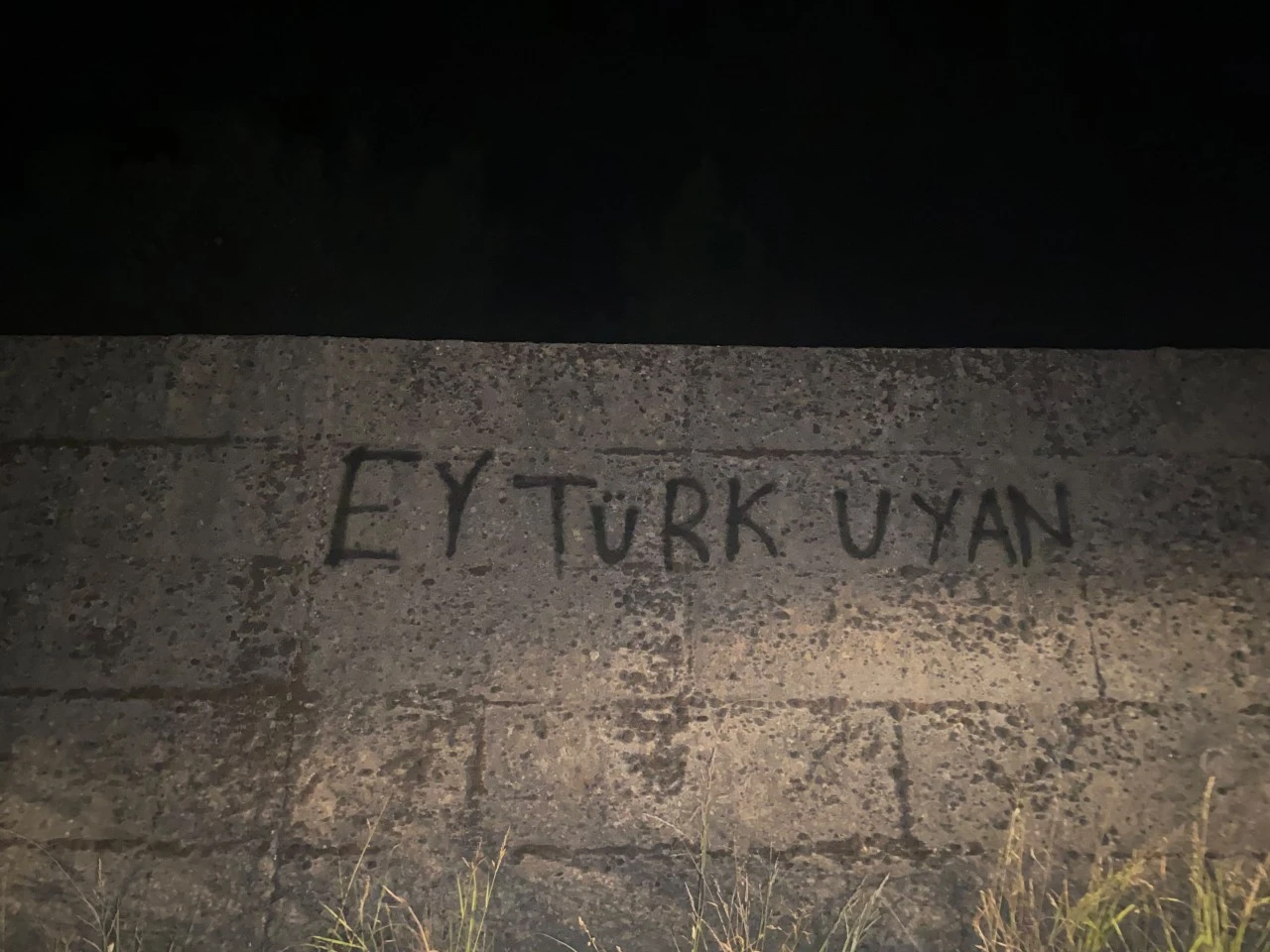 Bozdoğan’da “çerçeve yasa” tepkisi duvarlara taşındı