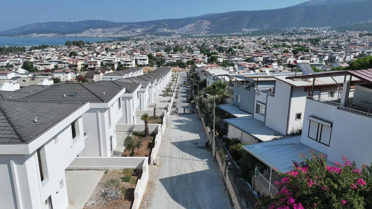 Didim Belediyesi Akbük’te Parke Taşı Döşeme Çalışmalarını Sürdürüyor