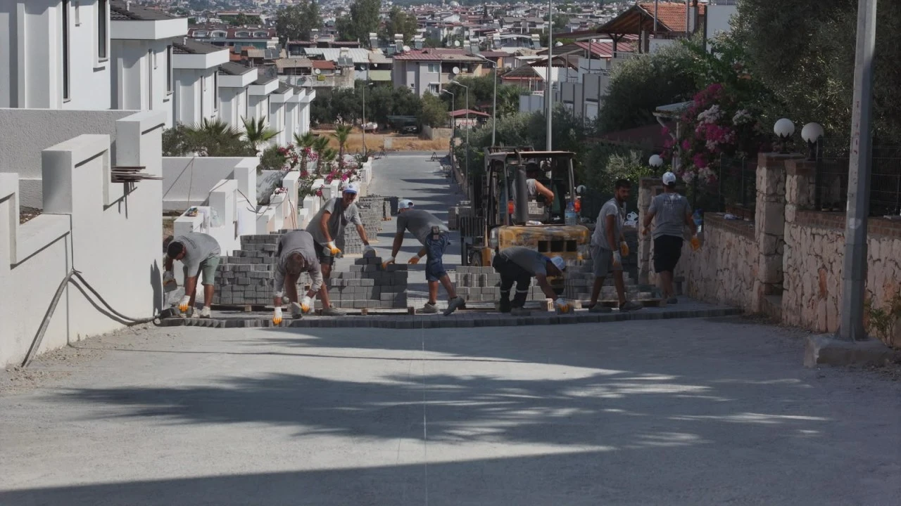Didim Belediyesi Akbük’te Parke Taşı Döşeme Çalışmalarını Sürdürüyor