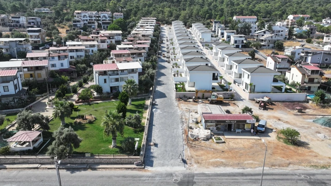 Didim Belediyesi Akbük’te Parke Taşı Döşeme Çalışmalarını Sürdürüyor