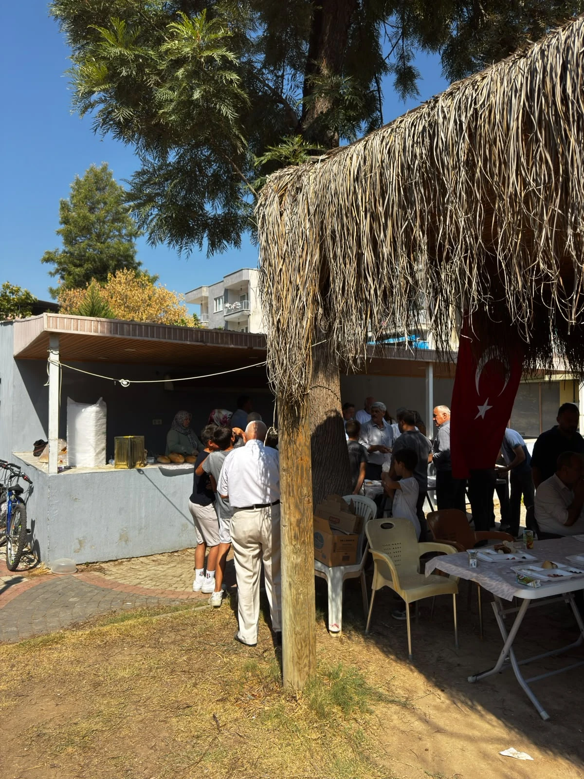 MHP KOÇARLI’DAN KUR’AN KURSU ÖĞRENCİLERİNE KAHVALTI