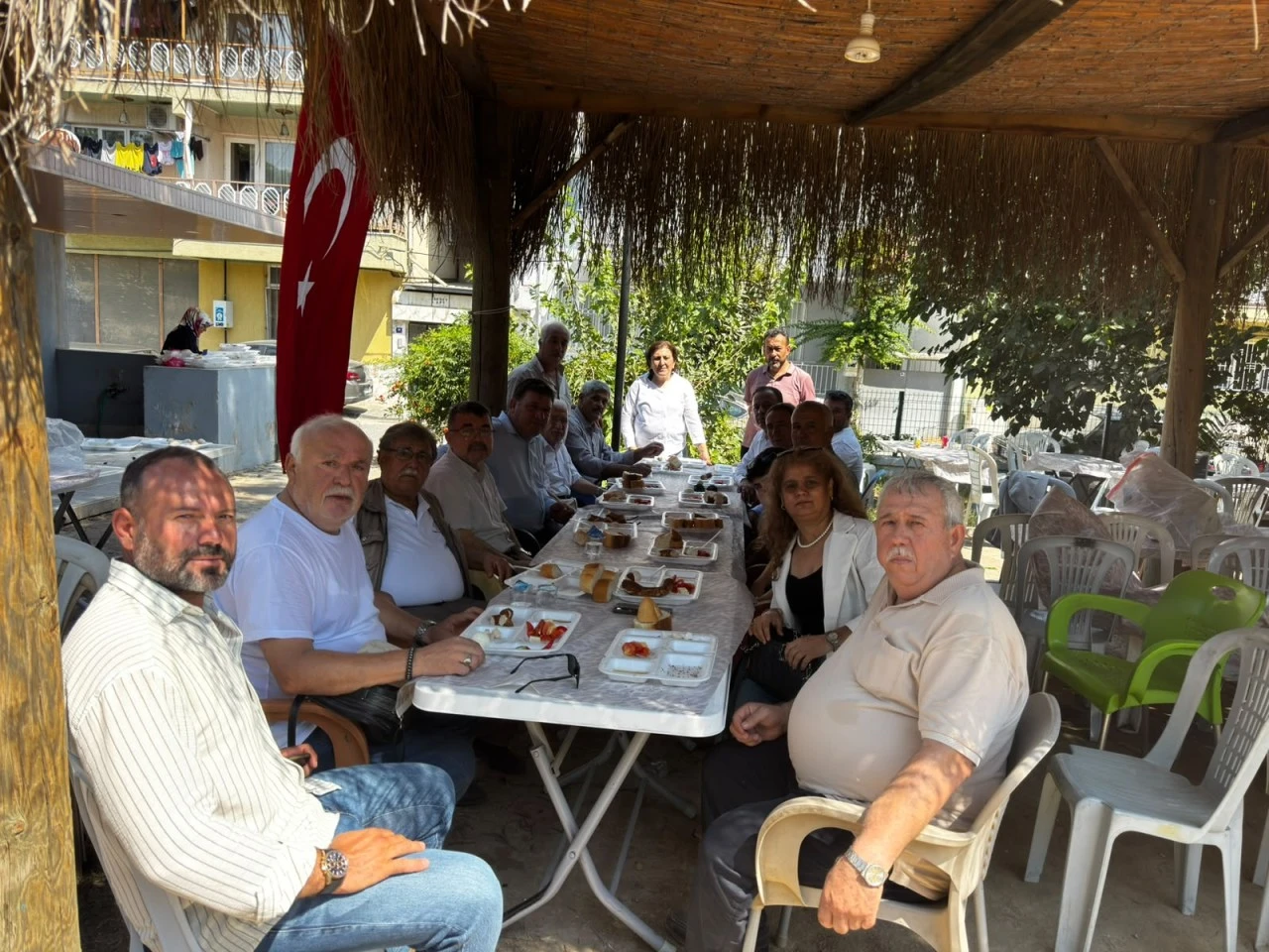 MHP KOÇARLI’DAN KUR’AN KURSU ÖĞRENCİLERİNE KAHVALTI