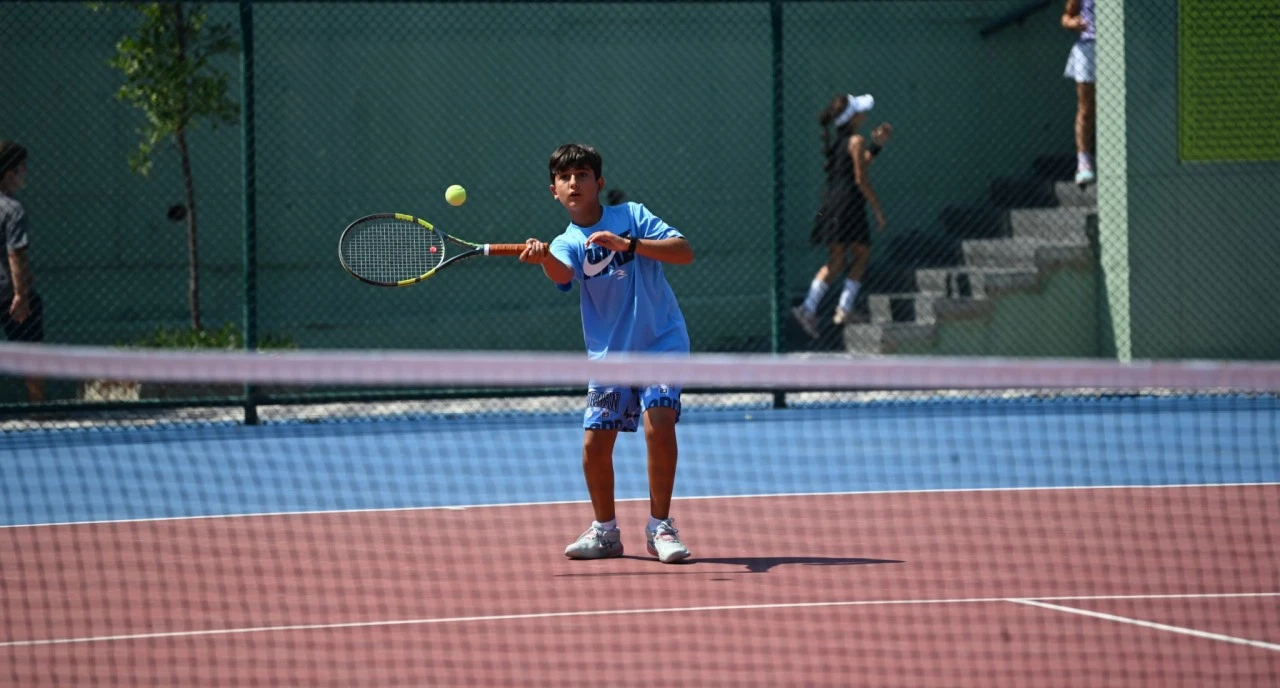 Kuşadası Tenis Kulübü’nde Ulusal Turnuva Heyecanı Yaşanmaya Başladı