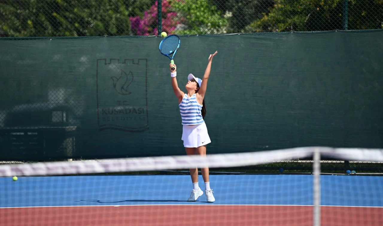 Kuşadası Tenis Kulübü’nde Ulusal Turnuva Heyecanı Yaşanmaya Başladı