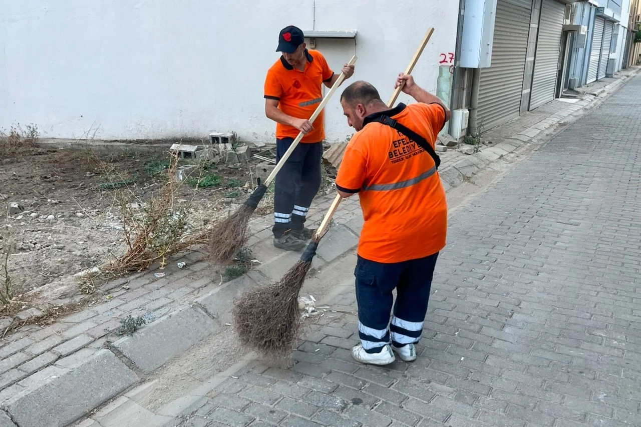 EFELER’DE TEMİZLİK ÇALIŞMALARI MAHALLE MAHALLE SÜRÜYOR