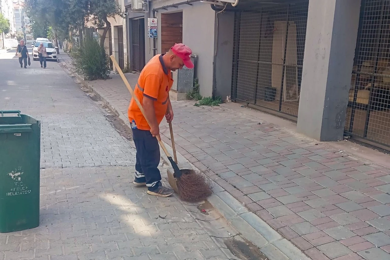 EFELER’DE TEMİZLİK ÇALIŞMALARI MAHALLE MAHALLE SÜRÜYOR