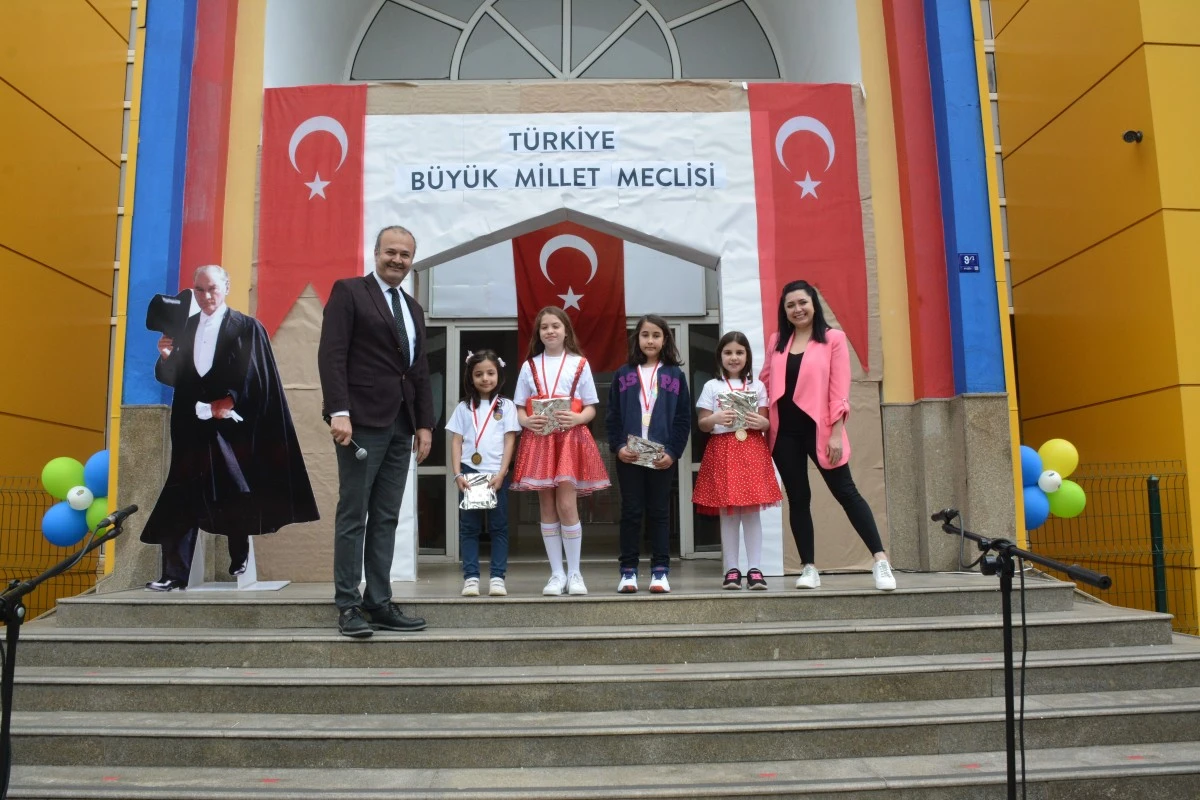 Özel Başak Koleji’nde öğrencilerin gösterisi takdir topladı