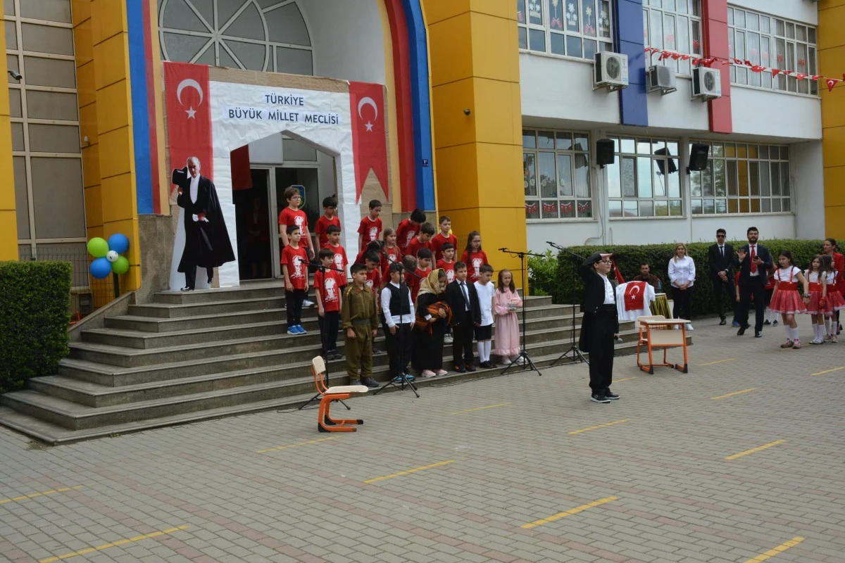 Özel Başak Koleji’nde öğrencilerin gösterisi takdir topladı