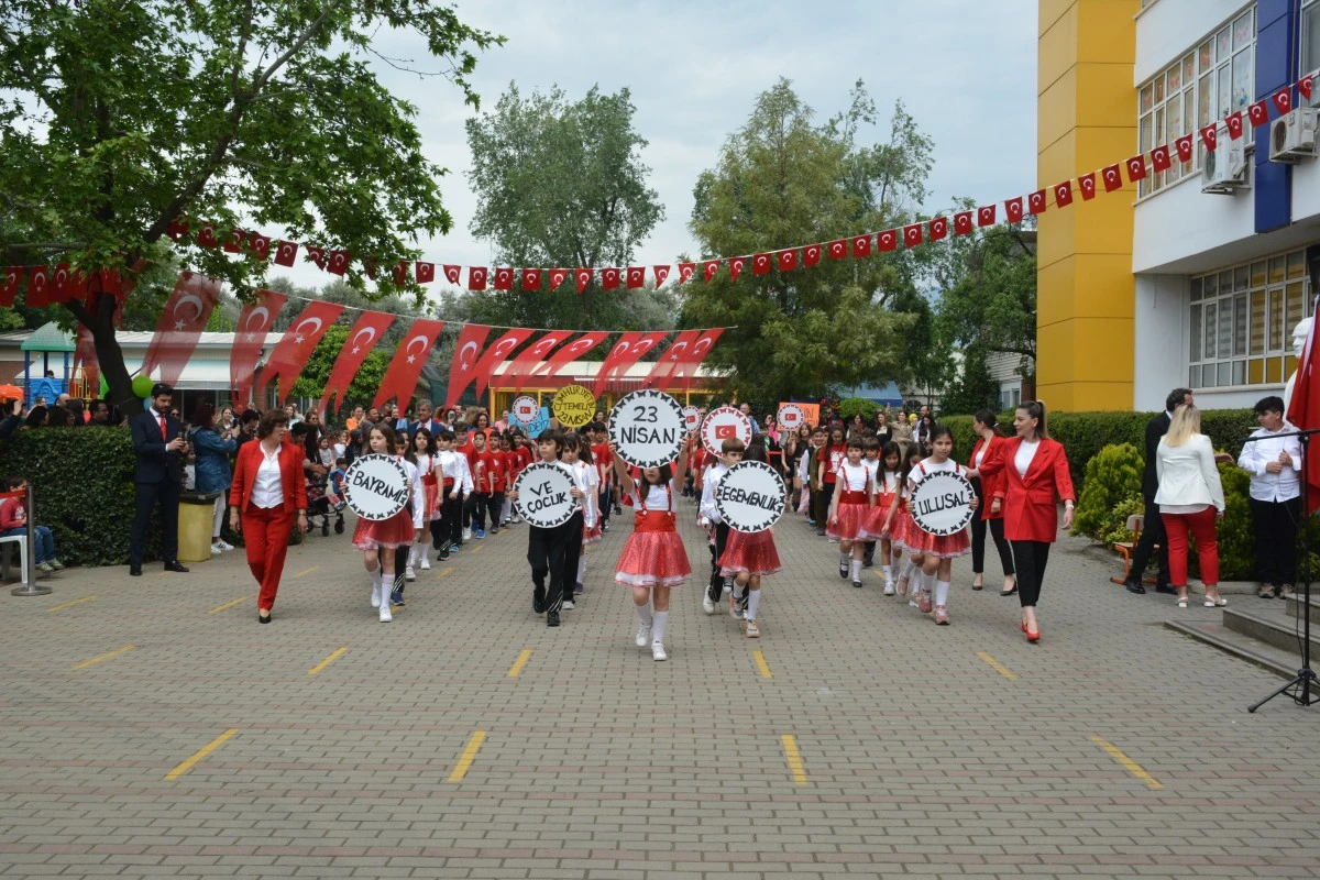 Özel Başak Koleji’nde öğrencilerin gösterisi takdir topladı