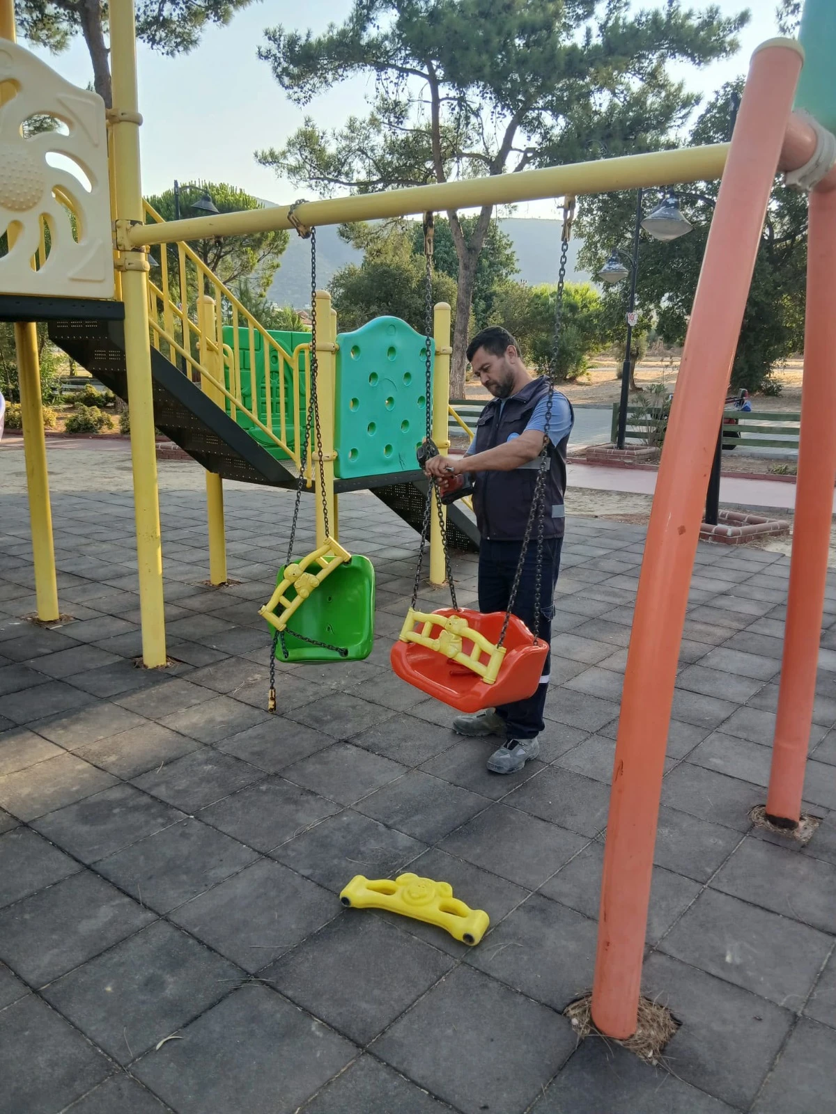 DİDİM BELEDİYESİ PARKLARDA BAKIM VE ONARIM ÇALIŞMALARINI SÜRDÜRÜYOR