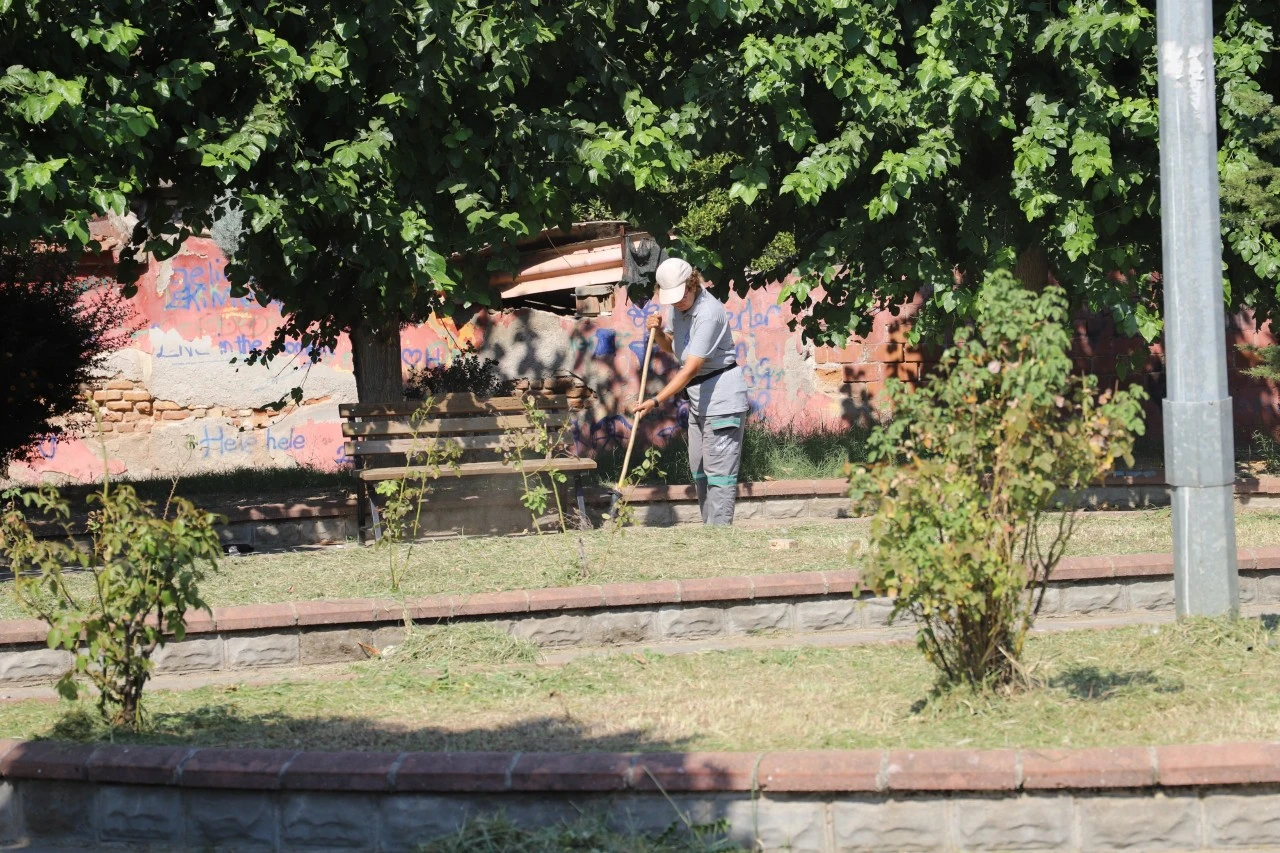 Park ve Sokaklarda Kapsamlı Bakım Seferberliği