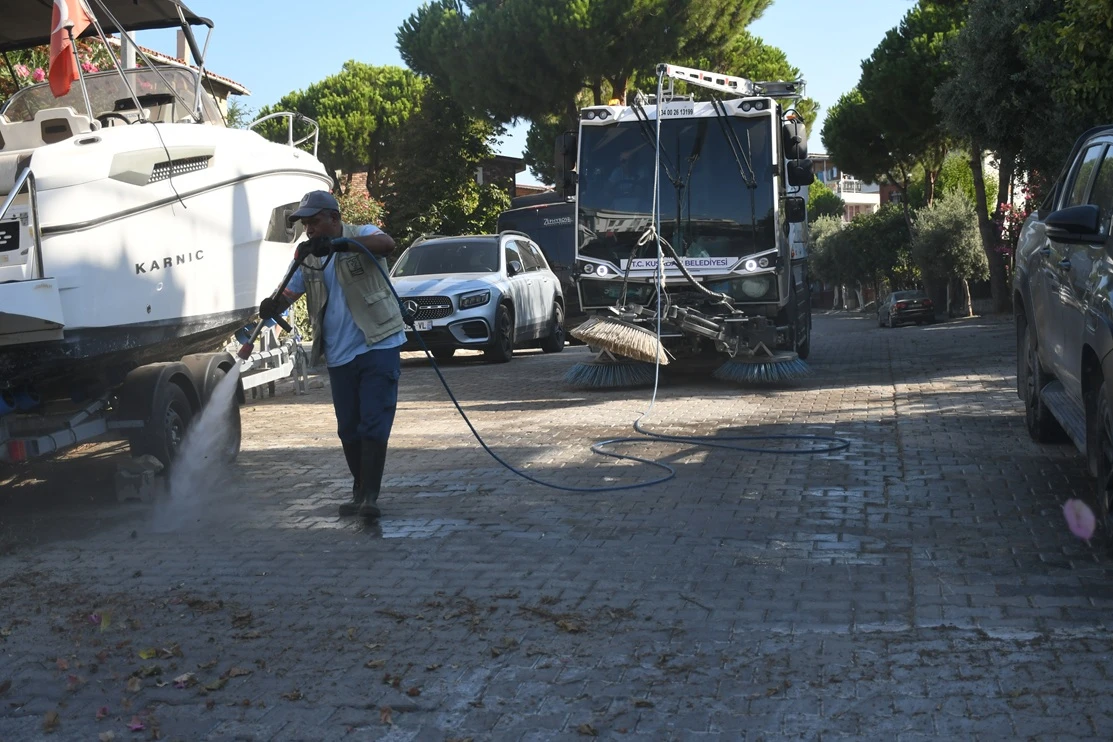 Kuşadası Belediyesi temizlik ve hijyen çalışmalarına aralıksız devam ediyor