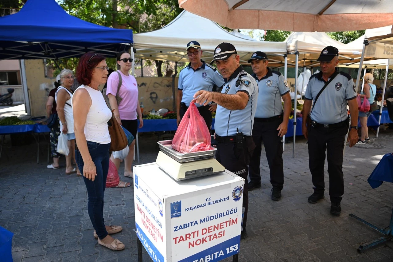 Kuşadası Belediyesi Zabıta Müdürlüğü’nden pazar yerlerinde sıkı denetim