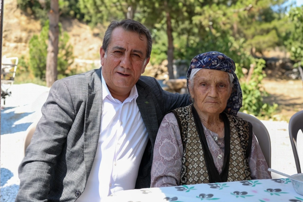 Başkan Yetişkin Pinardere’de vefa ile hizmeti buluşturdu