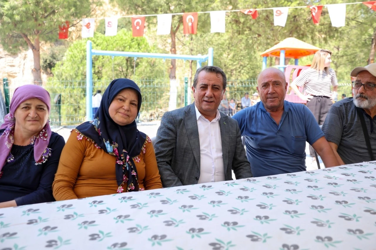 Başkan Yetişkin Pinardere’de vefa ile hizmeti buluşturdu