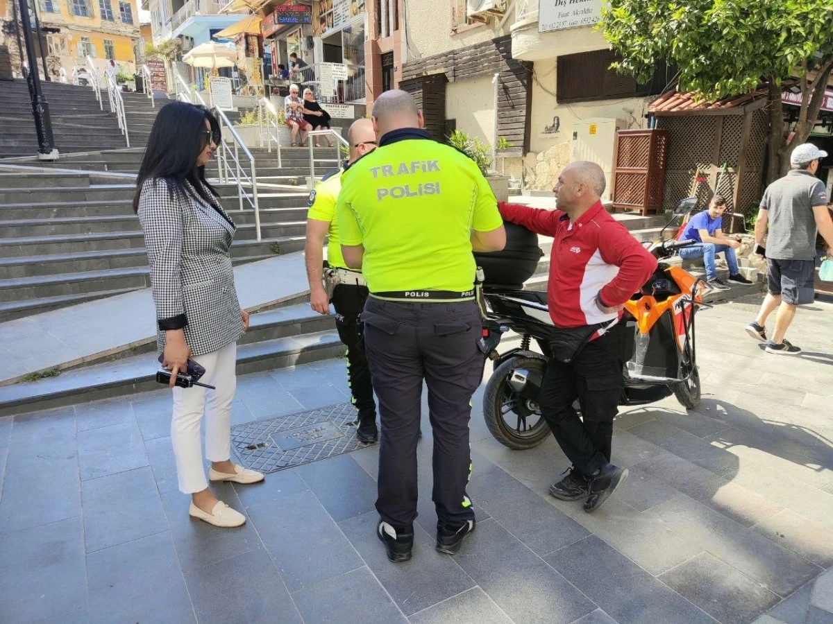 Kuşadası'nda kurallara uymayan motosiklet sürücülerine ceza yağdı