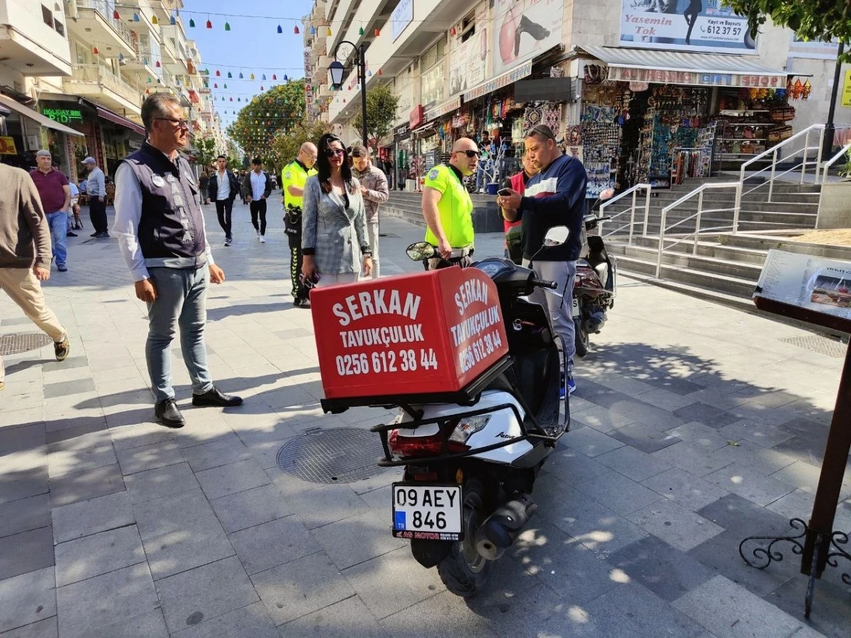 Kuşadası'nda kurallara uymayan motosiklet sürücülerine ceza yağdı