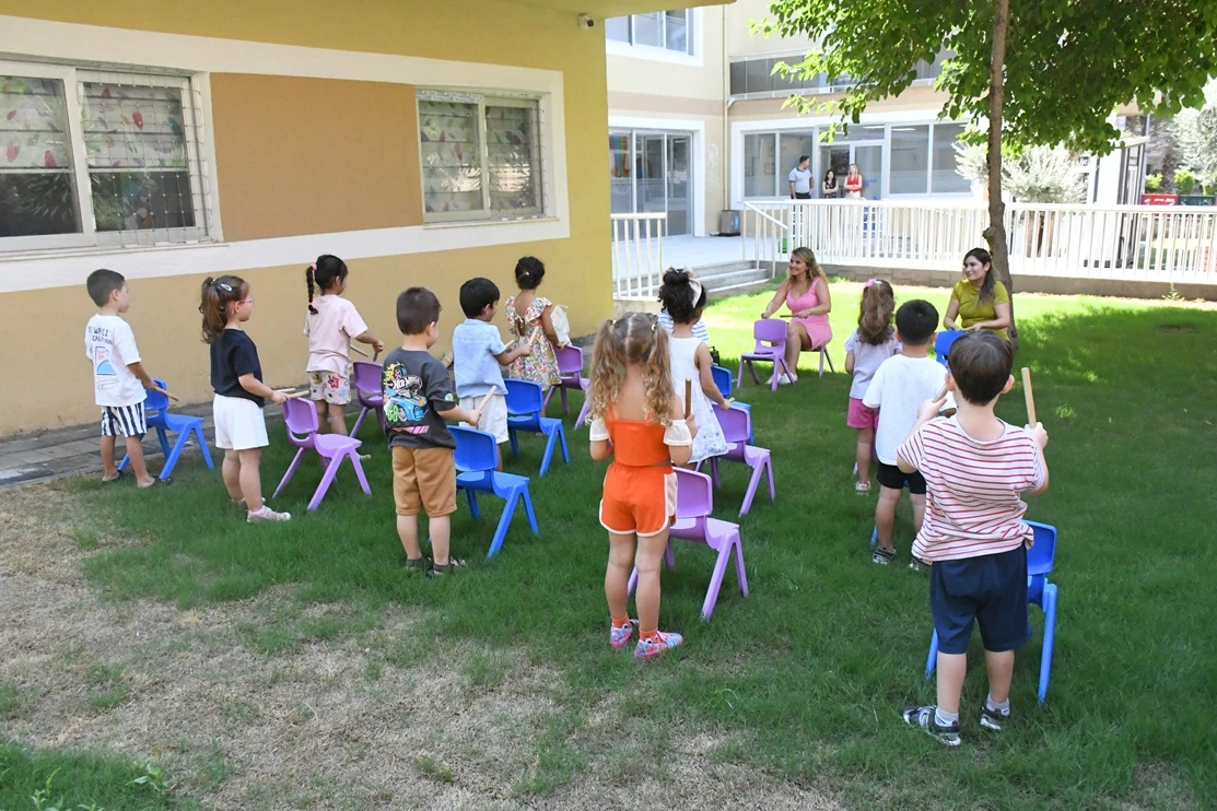 KUŞADASI’NDA MİNİKLER GELECEĞE ÇOCUK GELİŞİM MERKEZİ’NDE HAZIRLANIYOR