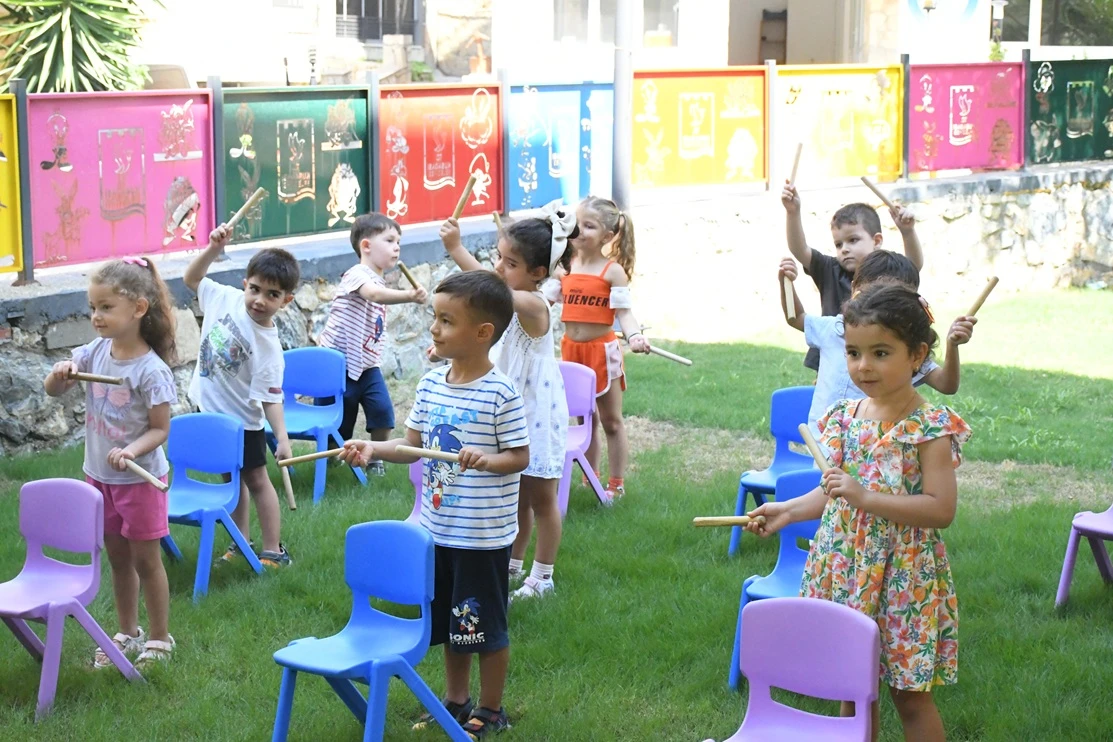 KUŞADASI’NDA MİNİKLER GELECEĞE ÇOCUK GELİŞİM MERKEZİ’NDE HAZIRLANIYOR