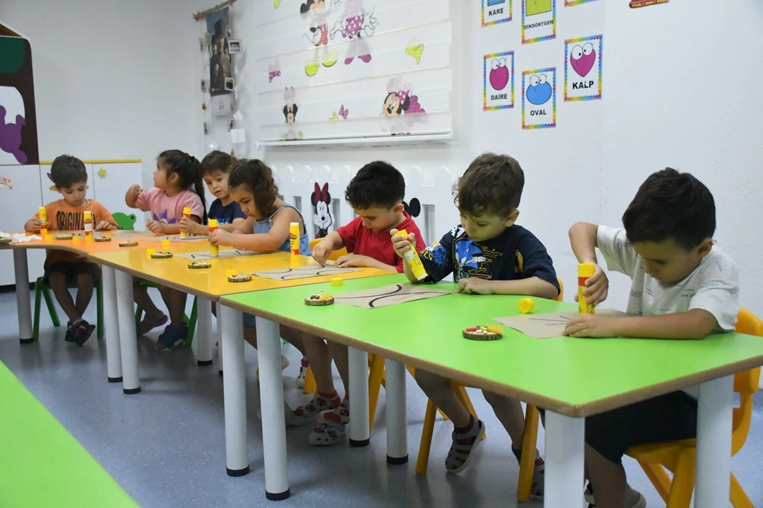 KUŞADASI’NDA MİNİKLER GELECEĞE ÇOCUK GELİŞİM MERKEZİ’NDE HAZIRLANIYOR