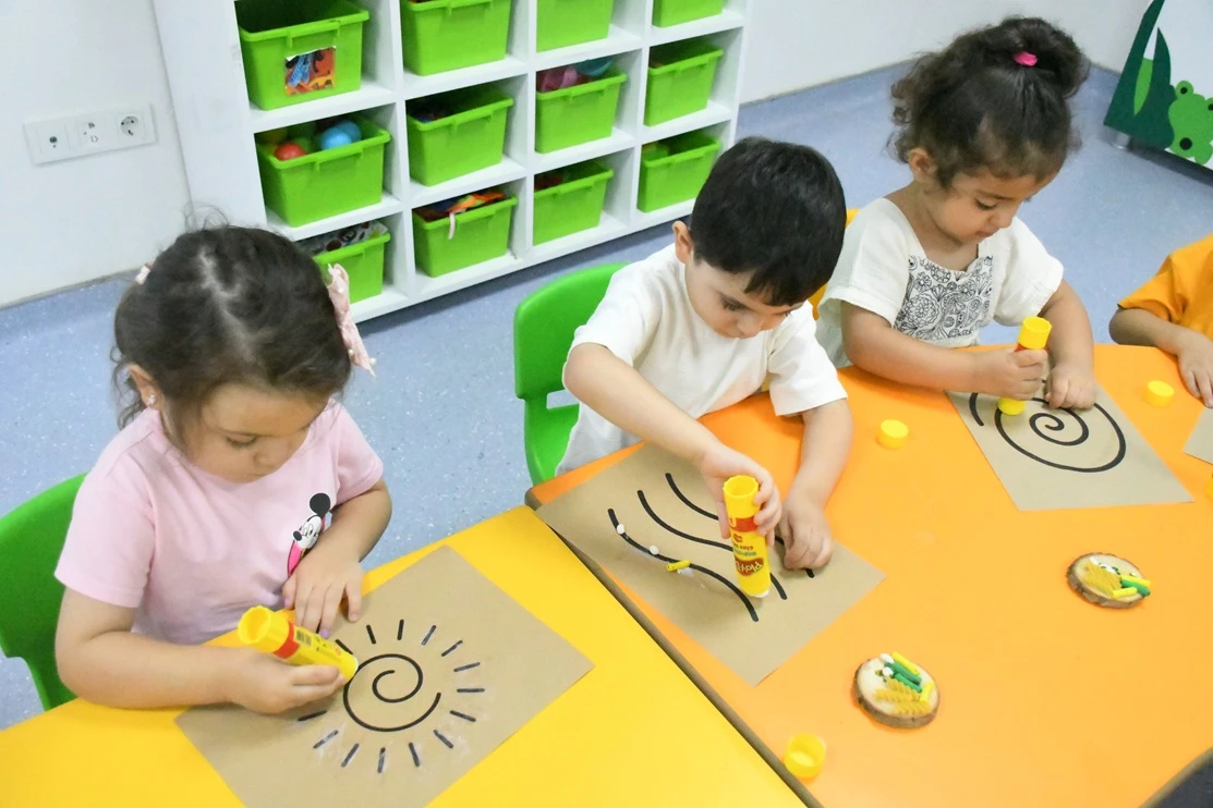 KUŞADASI’NDA MİNİKLER GELECEĞE ÇOCUK GELİŞİM MERKEZİ’NDE HAZIRLANIYOR