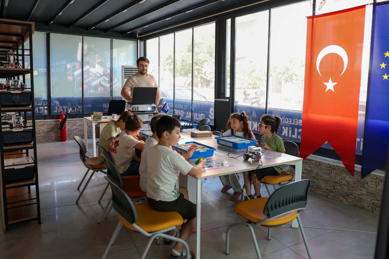 Efeler’de Çocukların, Gençlerin ve Kadınların Yanında Belediyecilik