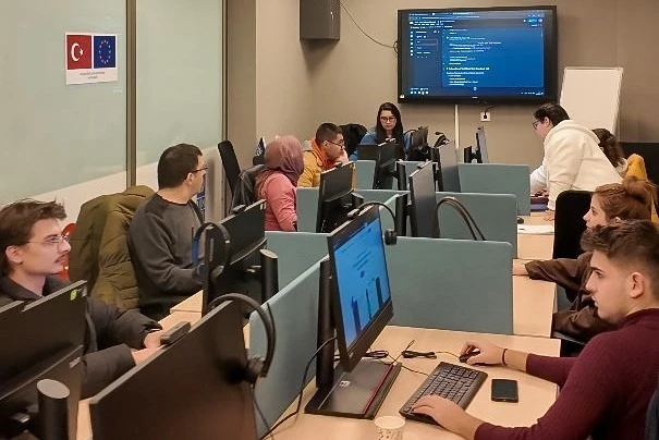 Efeler’de Çocukların, Gençlerin ve Kadınların Yanında Belediyecilik