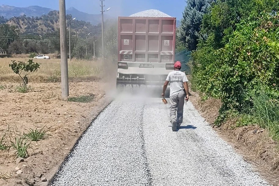 UMURLU’DA ASFALTLAMA ÇALIŞMALARI DEVAM EDİYOR