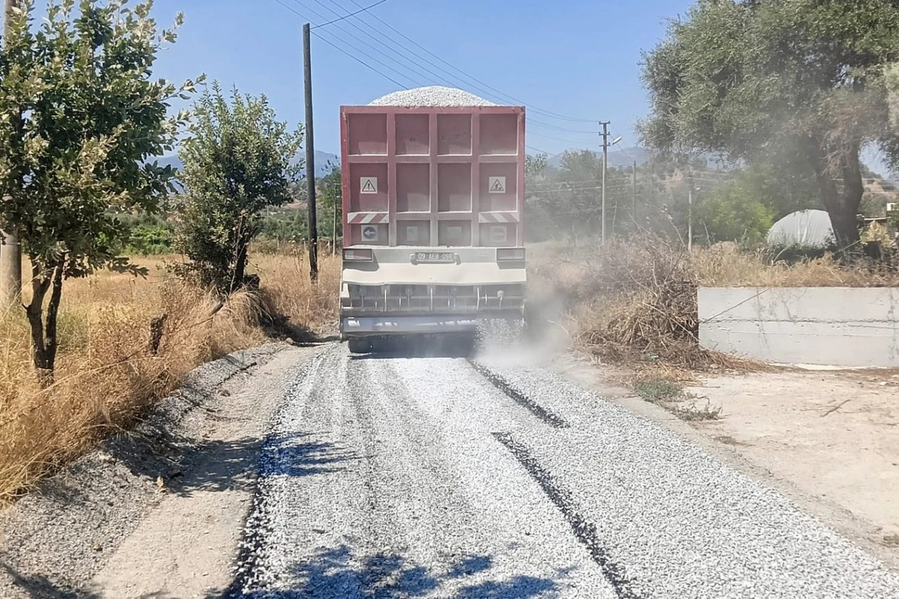 UMURLU’DA ASFALTLAMA ÇALIŞMALARI DEVAM EDİYOR