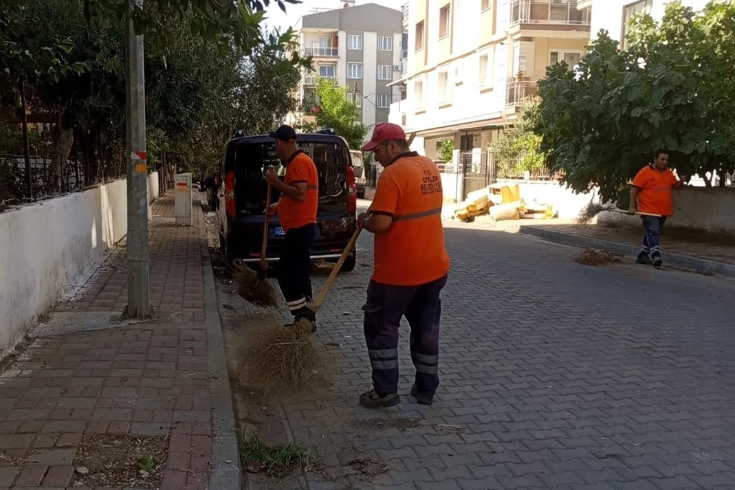 Başkan Yetişkin’le Efeler’de temizlik çalışmaları aralıksız sürüyor