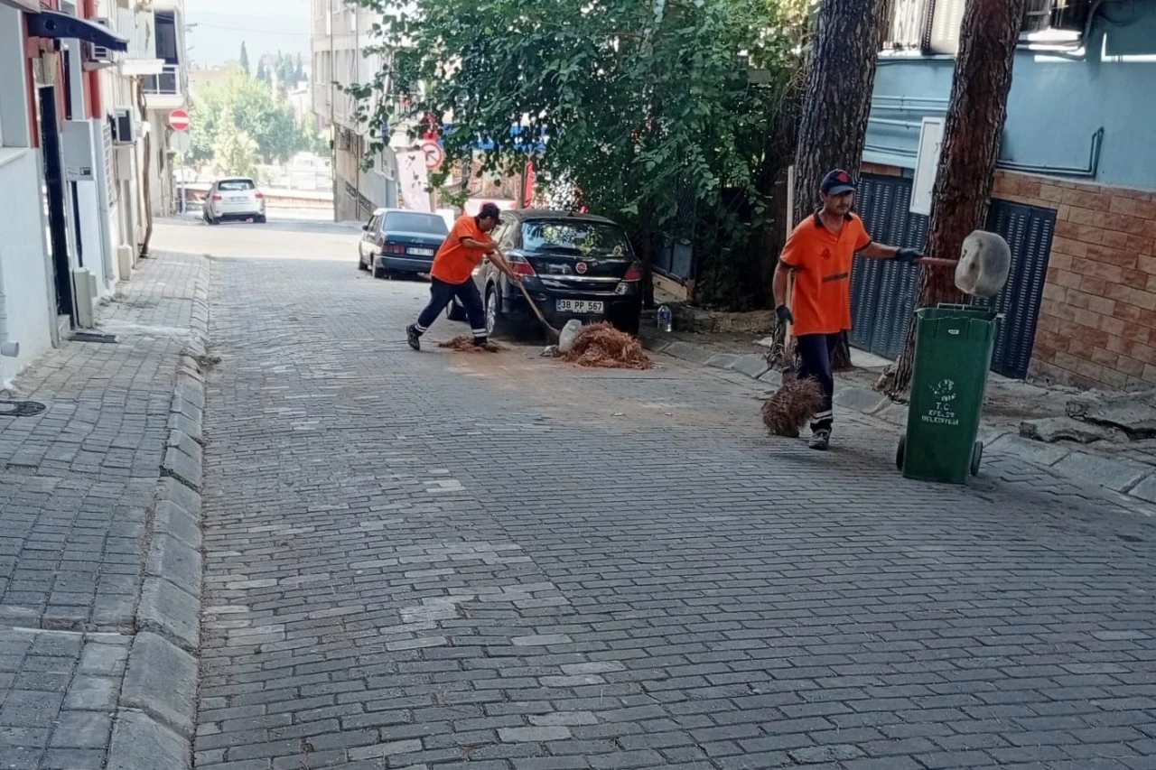Başkan Yetişkin’le Efeler’de temizlik çalışmaları aralıksız sürüyor