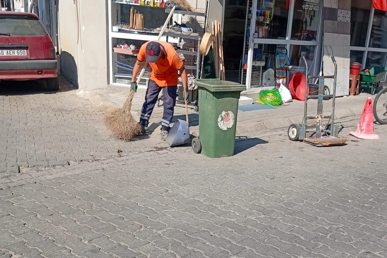 Başkan Yetişkin’le Efeler’de temizlik çalışmaları aralıksız sürüyor